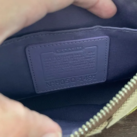 Vintage Mini Rare Coach with Fish - Picture 5 of 6